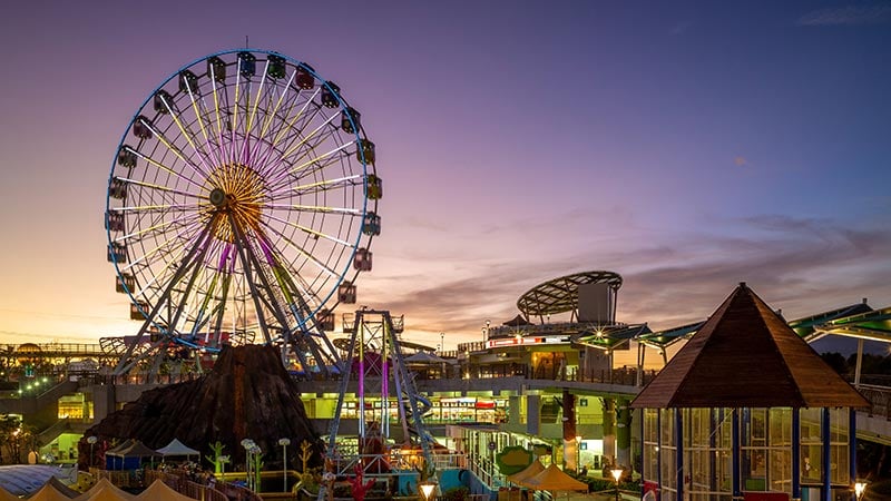 A ferris wheel in Taipei that accepts cashless payments with Visa.